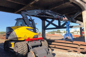 Mecalac signs vendor for road-railers