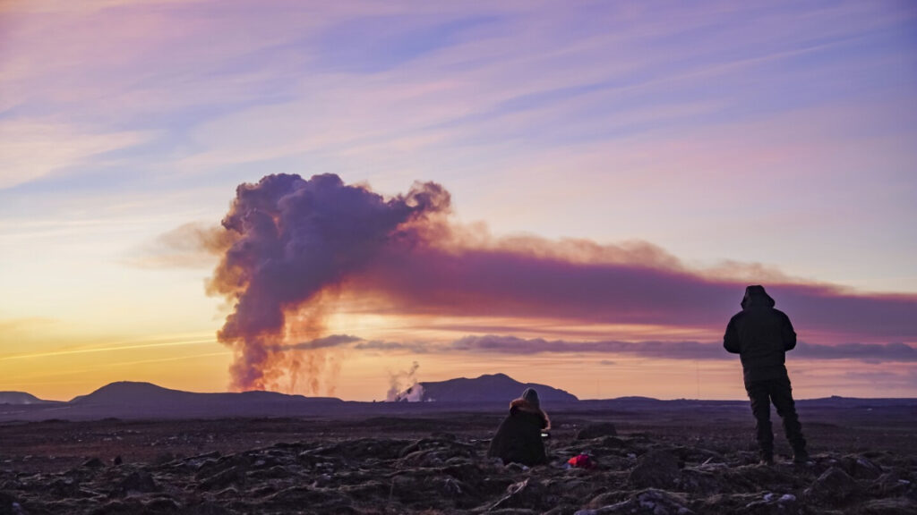 Volcano erupts in southwestern Iceland
