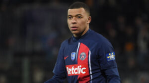 Sources: Mbappé mulling presents from Madrid, PSG