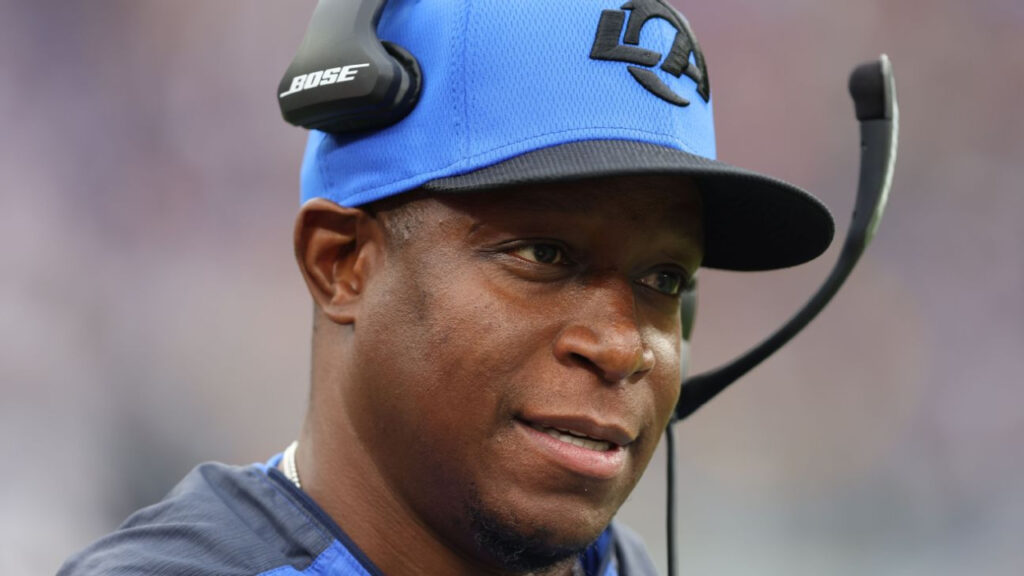 Falcons hire Morris as coach, pass on Belichick