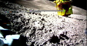 Flight controllers contact crippled Jap moon lander