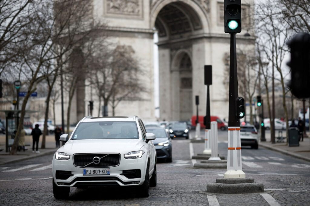 Paris banned e-scooters. Now it’s taking on SUVs.