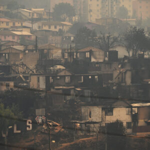 Wildfires Threaten 2 Chilean Cities, Destroying 1,000 Homes and Killing 40