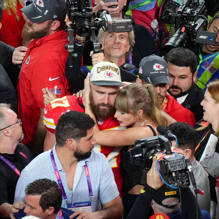 Taylor Swift Watches Chiefs Accumulate Big Bowl