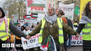 Tens of hundreds at pro-Palestinian march in London