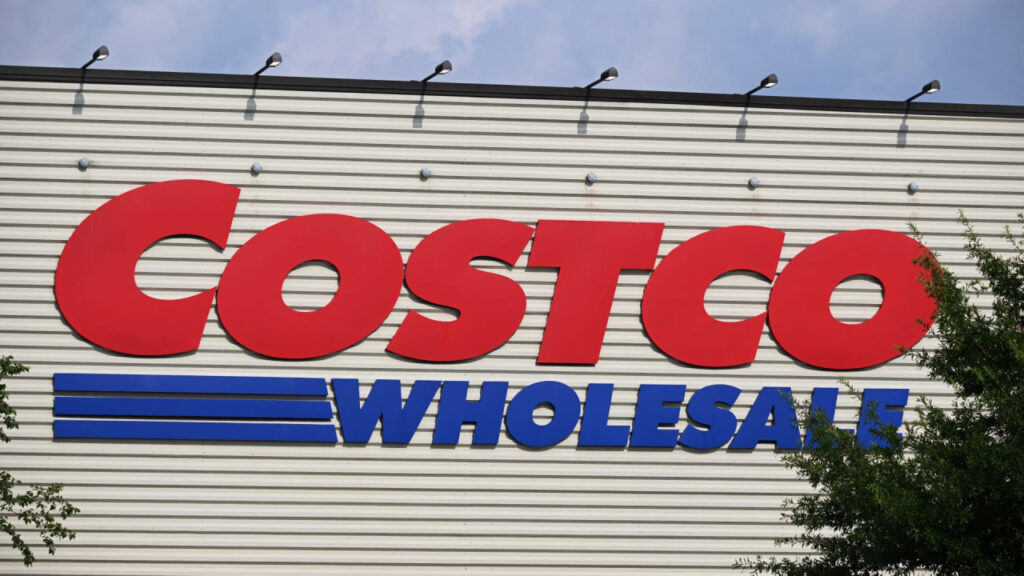 Costco holiday-quarter earnings expectations despite on-line deliver