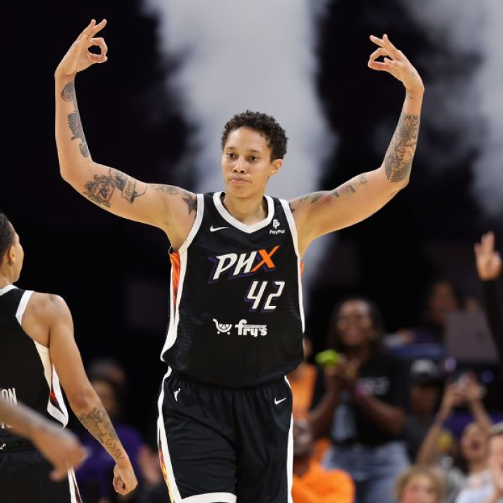 Free agent Griner concurs to return to Mercury