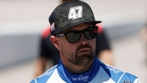 Elliott rips NASCAR for fining however promoting war