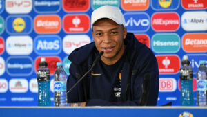 Mbappé lauds ‘recurring’ Ronaldo earlier than QF conflict