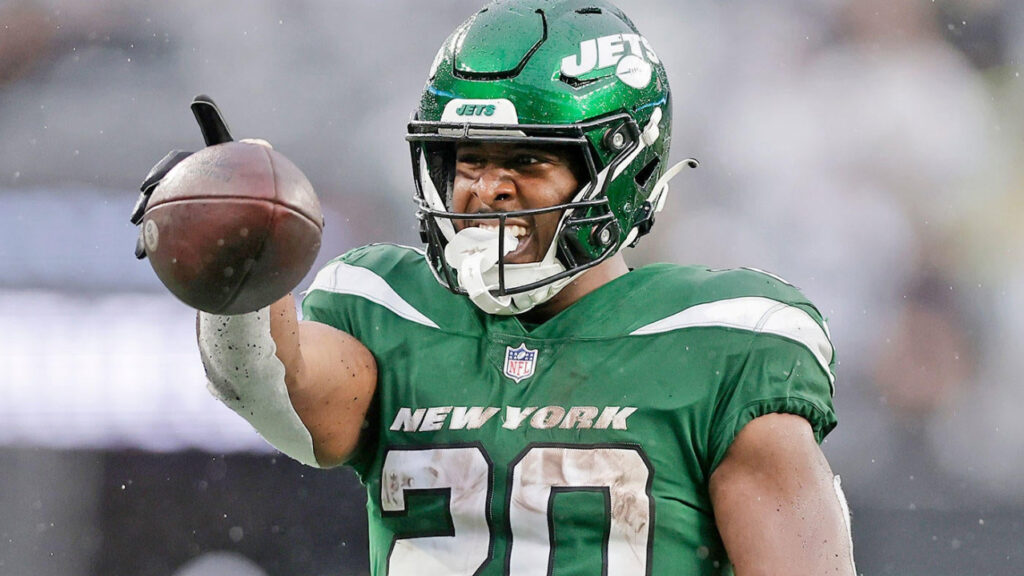 Jets RB Breece Hall guarantees 1,000 dashing yards in 2024