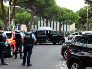 Police officer injured in explosion outdoors France synagogue