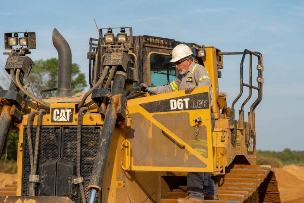 Caterpillar’s Constructing Tools Gross sales & Income Fall