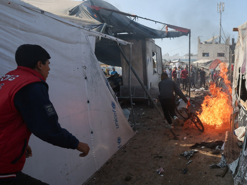 Israel assaults displaced folk camped at Gaza clinic